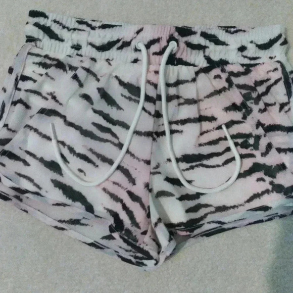 Forever 21 lined running shorts X-small NWOT - Picture 2 of 6